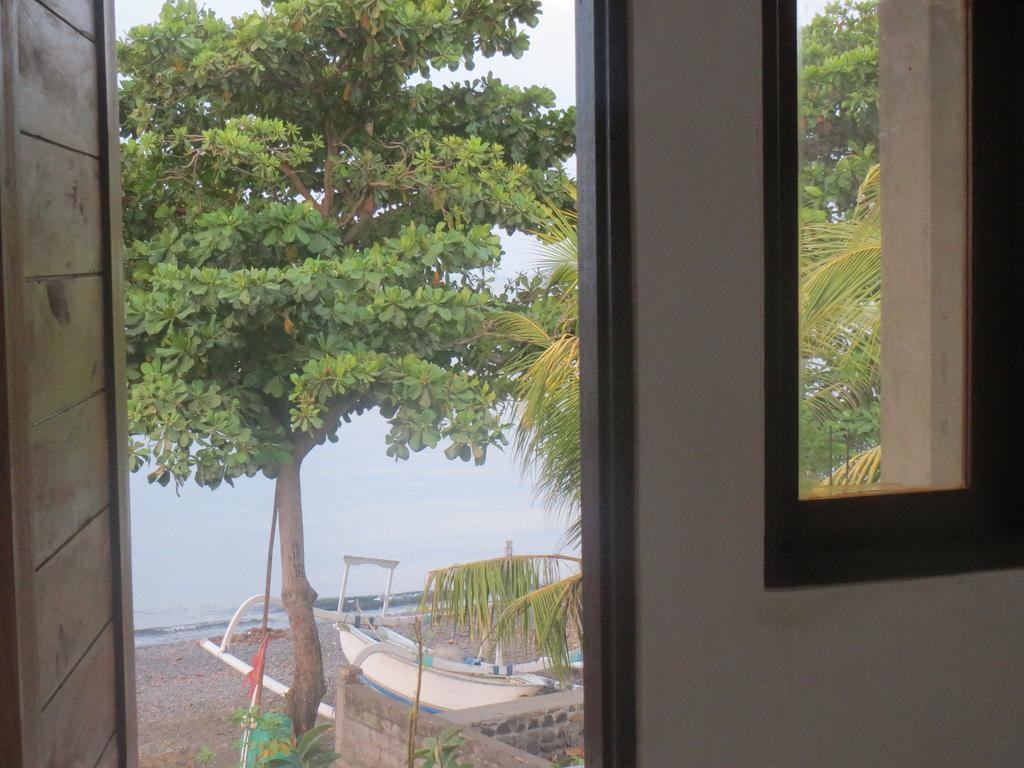 Amed Sari Beach Guesthouse Extérieur photo