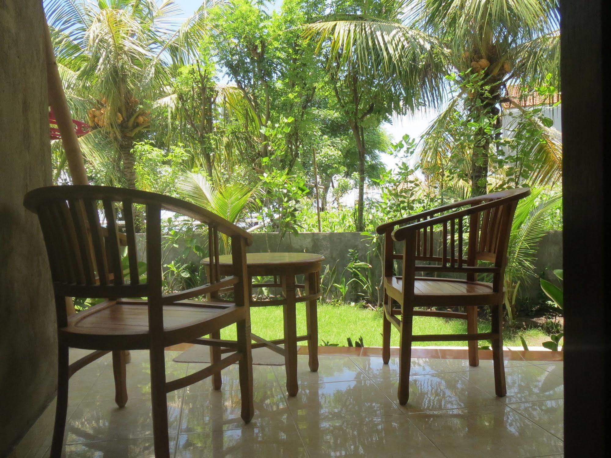 Amed Sari Beach Guesthouse Extérieur photo