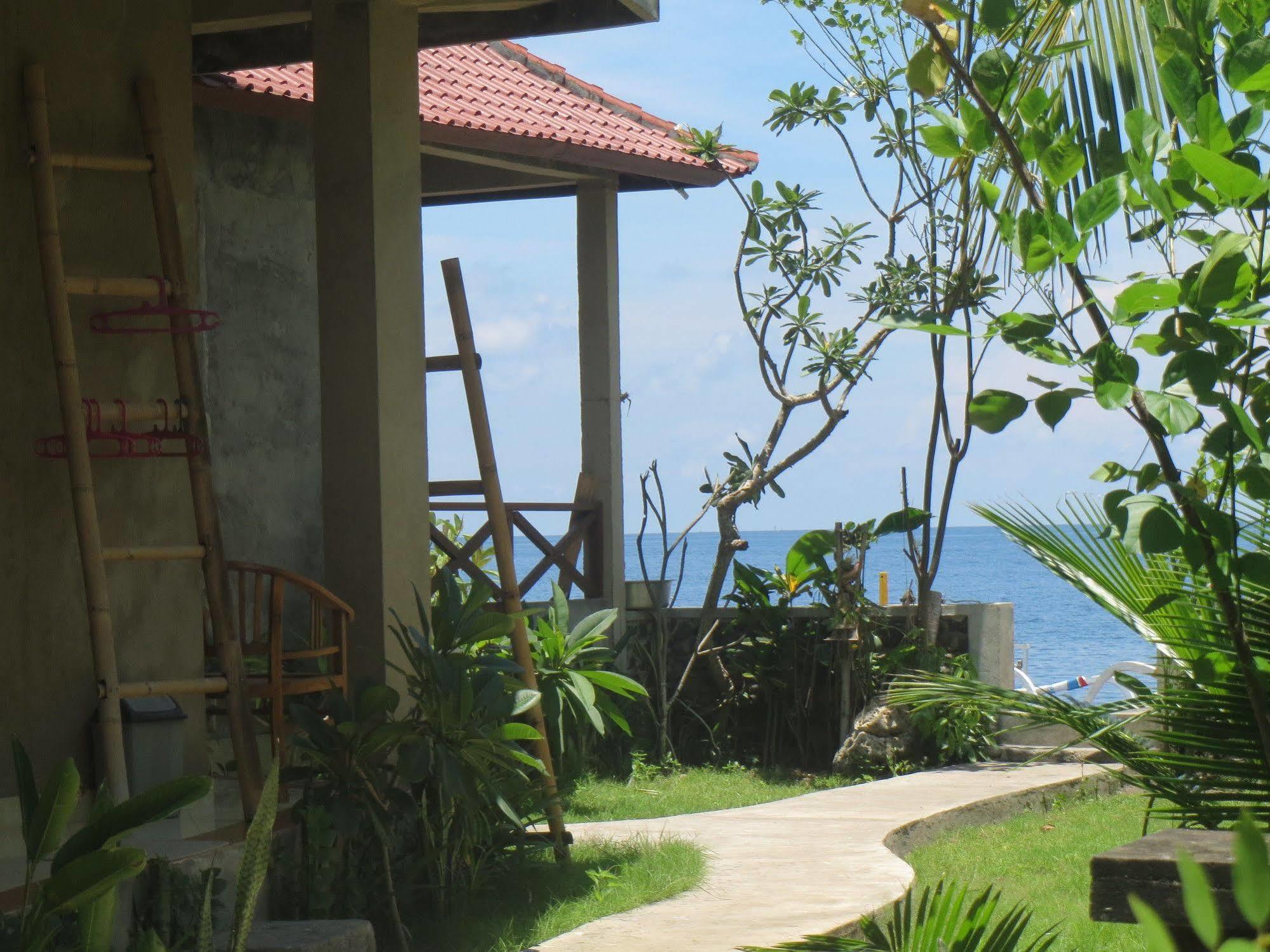 Amed Sari Beach Guesthouse Extérieur photo