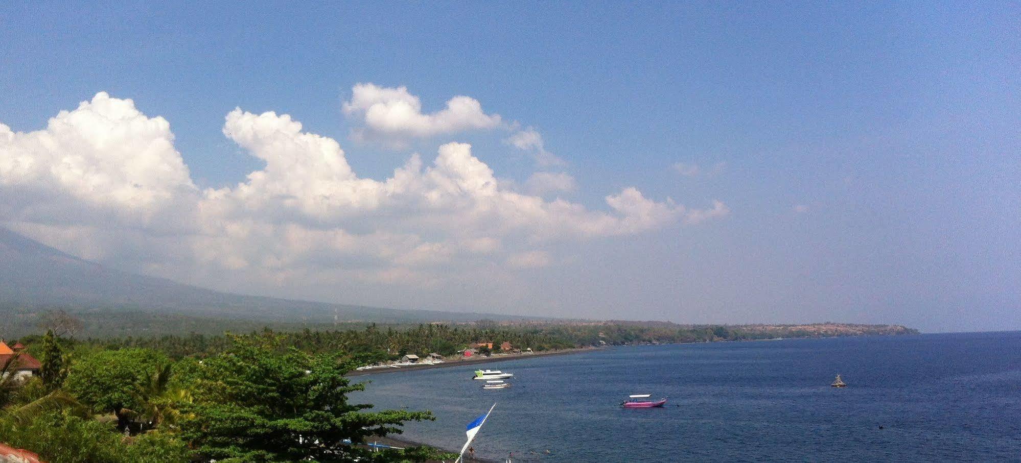 Amed Sari Beach Guesthouse Extérieur photo