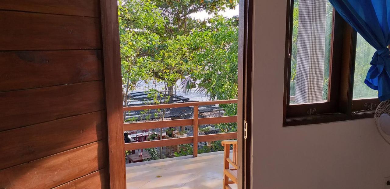 Amed Sari Beach Guesthouse Extérieur photo